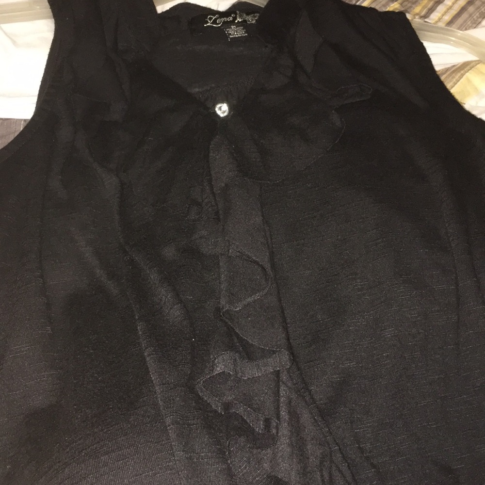 Sleeveless dress shirt